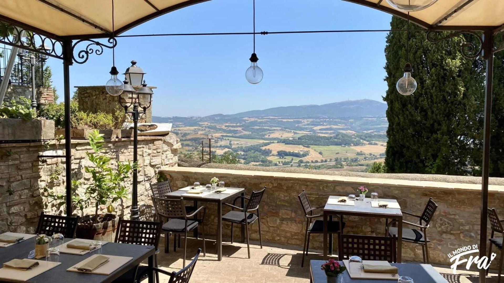 La Terrazza Sul Verde, Vista Mozzafiato In Pieno Centro Daire Todi Dış mekan fotoğraf